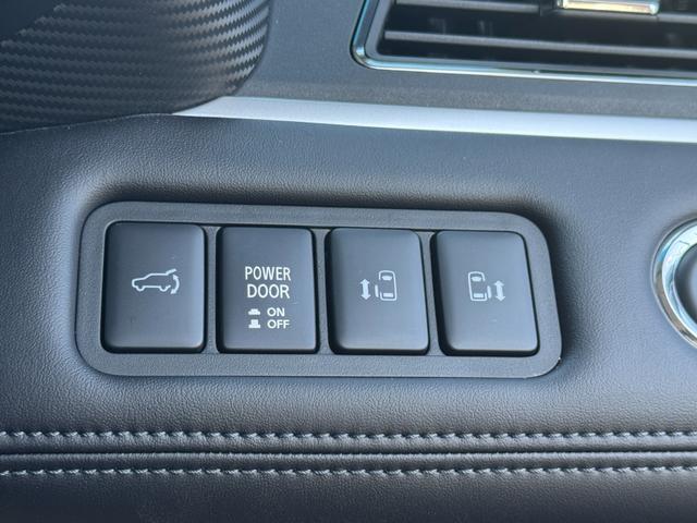 デリカＤ：５ ブラックエディション　純正１８インチアルミホイール！クルーズコントロール！オートライト！ミッションモード！パドルシフト！両側電動スライドドア！電動リアゲート！ステアリングヒーター！（32枚目）