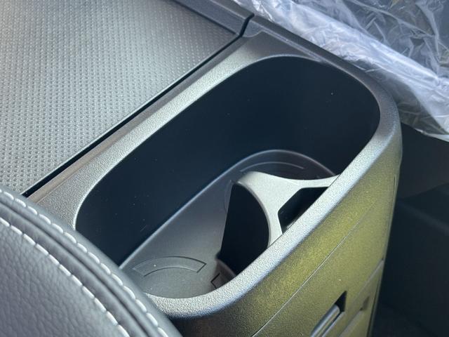 デリカＤ：５ ブラックエディション　純正１８インチアルミホイール！クルーズコントロール！オートライト！ミッションモード！パドルシフト！両側電動スライドドア！電動リアゲート！ステアリングヒーター！（45枚目）