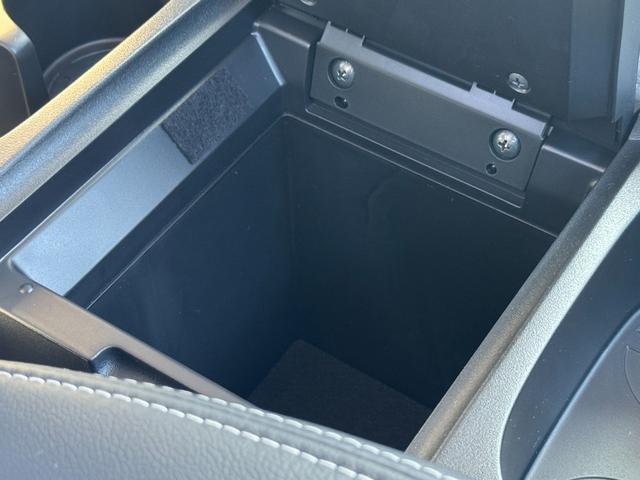 デリカＤ：５ ブラックエディション　純正１８インチアルミホイール！クルーズコントロール！オートライト！ミッションモード！パドルシフト！両側電動スライドドア！電動リアゲート！ステアリングヒーター！（46枚目）