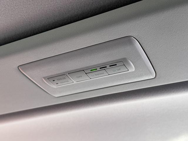 デリカＤ：５ ブラックエディション　純正１８インチアルミホイール！クルーズコントロール！オートライト！ミッションモード！パドルシフト！両側電動スライドドア！電動リアゲート！ステアリングヒーター！（53枚目）