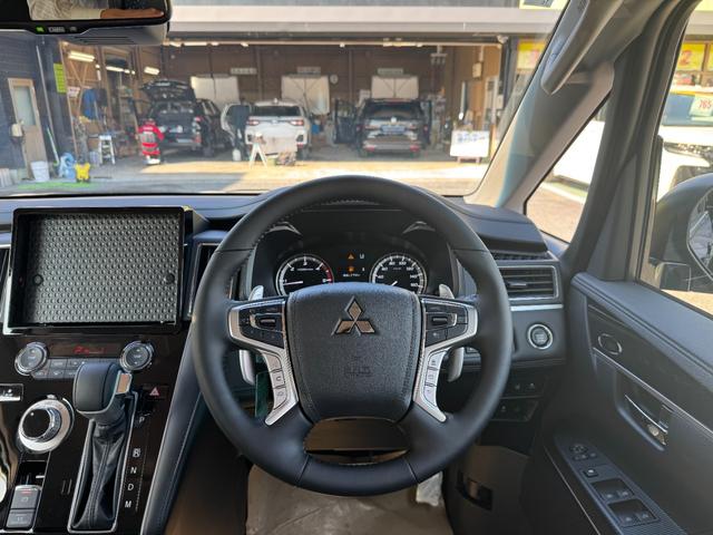 デリカＤ：５ ブラックエディション　純正１８インチアルミホイール！クルーズコントロール！オートライト！ミッションモード！パドルシフト！両側電動スライドドア！電動リアゲート！ステアリングヒーター！（65枚目）