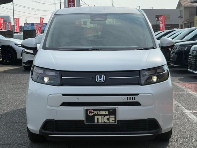 フリード ｅ：ＨＥＶエアー　純正１５インチホイール！両側電動スライドドア！バックカメラ！３列シート！オートエアコン！衝突軽減ブレーキ！電動パーキング！クルーズコントロール！ＬＥＤヘッドライト！（6枚目）