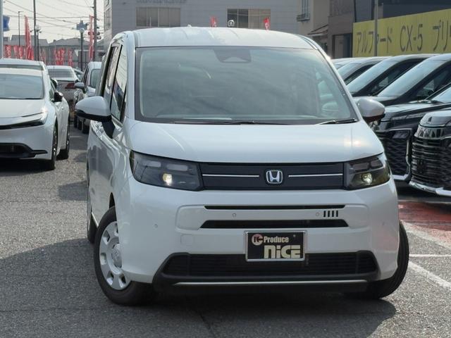 フリード ｅ：ＨＥＶエアー　純正１５インチホイール！両側電動スライドドア！バックカメラ！３列シート！オートエアコン！衝突軽減ブレーキ！電動パーキング！クルーズコントロール！ＬＥＤヘッドライト！（10枚目）