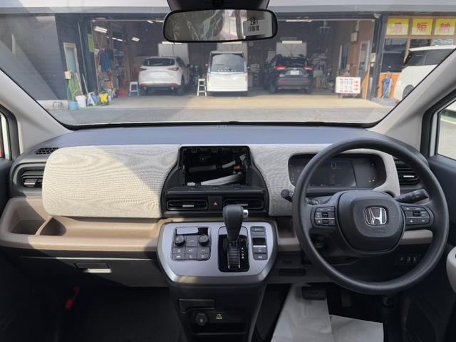 フリード ｅ：ＨＥＶエアー　純正１５インチホイール！両側電動スライドドア！バックカメラ！３列シート！オートエアコン！衝突軽減ブレーキ！電動パーキング！クルーズコントロール！ＬＥＤヘッドライト！（19枚目）