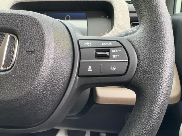 フリード ｅ：ＨＥＶエアー　純正１５インチホイール！両側電動スライドドア！バックカメラ！３列シート！オートエアコン！衝突軽減ブレーキ！電動パーキング！クルーズコントロール！ＬＥＤヘッドライト！（25枚目）