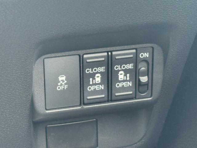 フリード ｅ：ＨＥＶエアー　純正１５インチホイール！両側電動スライドドア！バックカメラ！３列シート！オートエアコン！衝突軽減ブレーキ！電動パーキング！クルーズコントロール！ＬＥＤヘッドライト！（29枚目）