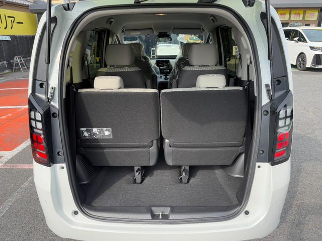 フリード ｅ：ＨＥＶエアー　純正１５インチホイール！両側電動スライドドア！バックカメラ！３列シート！オートエアコン！衝突軽減ブレーキ！電動パーキング！クルーズコントロール！ＬＥＤヘッドライト！（43枚目）