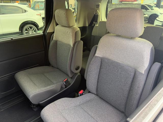 フリード ｅ：ＨＥＶエアー　純正１５インチホイール！両側電動スライドドア！バックカメラ！３列シート！オートエアコン！衝突軽減ブレーキ！電動パーキング！クルーズコントロール！ＬＥＤヘッドライト！（46枚目）