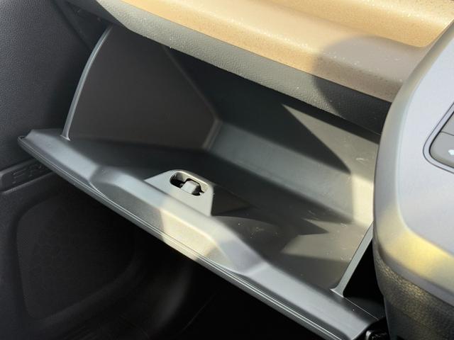 フリード ｅ：ＨＥＶエアー　純正１５インチホイール！両側電動スライドドア！バックカメラ！３列シート！オートエアコン！衝突軽減ブレーキ！電動パーキング！クルーズコントロール！ＬＥＤヘッドライト！（48枚目）