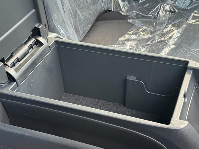 ハイエースバン ロングスーパーGL アースカラーパッケージ!プッシュスタート!デジタルミラー!両側電動スライドドア!衝突軽減ブレーキ!電動格納ミラー!オートハイビーム!100Vコンセント!パワーウィンドウ!オートエアコン!(40枚目)