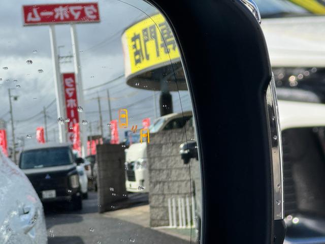 �u���C���h�X�|�b�g���j�^�[�I���s���A�h�A�~���[�ł͊m�F���ɂ����㑤���G���A�ɑ��݂���ԗ��ɉ����āA�אڂ���Ԑ��̖�U�O������܂Ń��j�^�[���A�}�ڋ߂��Ă���ԗ������m���܂��B