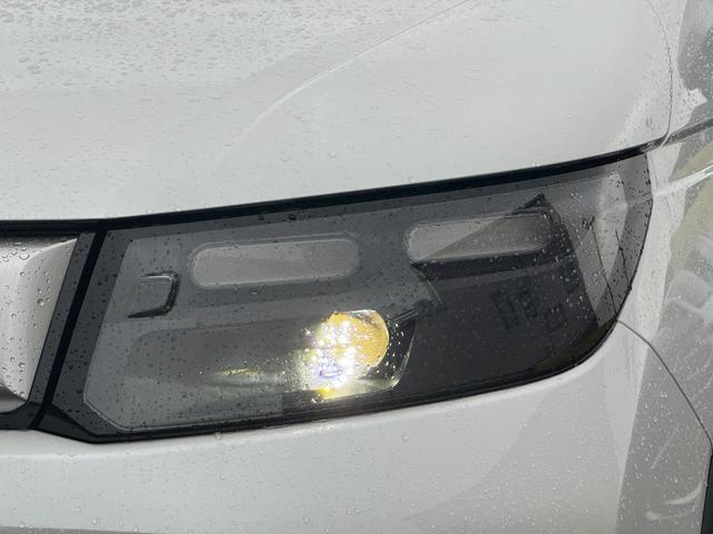 フリード クロスター　純正１５インチアルミホイール　バックカメラ！３列シート！シートヒーター！オートエアコン！衝突軽減！電動パーキング！リアサーキュレーター！ブラインドスポットモニター！（7枚目）