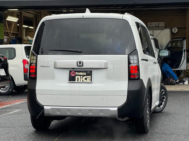 フリード クロスター　純正１５インチアルミホイール　バックカメラ！３列シート！シートヒーター！オートエアコン！衝突軽減！電動パーキング！リアサーキュレーター！ブラインドスポットモニター！（14枚目）