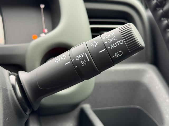 フリード クロスター　純正１５インチアルミホイール　バックカメラ！３列シート！シートヒーター！オートエアコン！衝突軽減！電動パーキング！リアサーキュレーター！ブラインドスポットモニター！（28枚目）