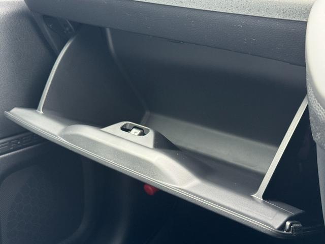 フリード クロスター　純正１５インチアルミホイール　バックカメラ！３列シート！シートヒーター！オートエアコン！衝突軽減！電動パーキング！リアサーキュレーター！ブラインドスポットモニター！（56枚目）