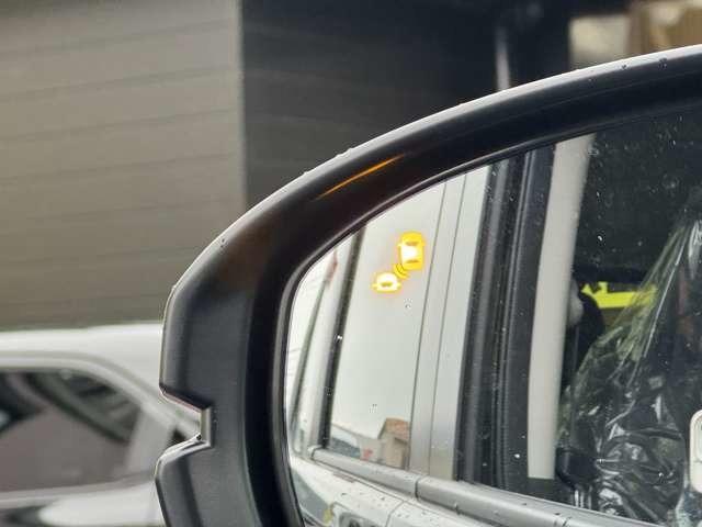 フリード クロスター　純正１５インチアルミホイール　バックカメラ！３列シート！シートヒーター！オートエアコン！衝突軽減！電動パーキング！リアサーキュレーター！ブラインドスポットモニター！（60枚目）