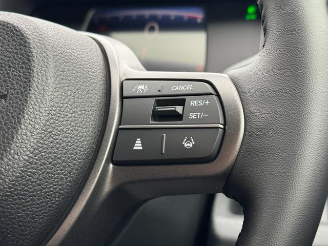 フリード クロスター　純正１５インチアルミホイール　バックカメラ！３列シート！シートヒーター！オートエアコン！衝突軽減！電動パーキング！リアサーキュレーター！ブラインドスポットモニター！（75枚目）