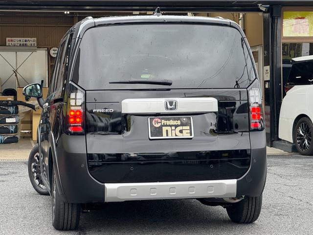 フリード クロスター　純正１５インチアルミホイール　バックカメラ！３列シート！シートヒーター！オートエアコン！衝突軽減！電動パーキング！リアサーキュレーター！ブラインドスポットモニター！（16枚目）