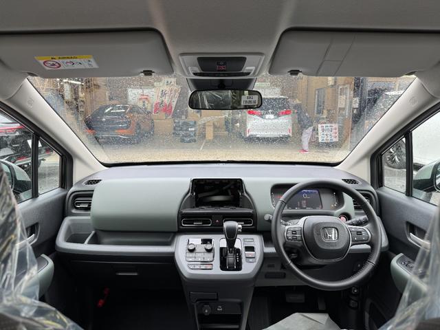 フリード クロスター　純正１５インチアルミホイール　バックカメラ！３列シート！シートヒーター！オートエアコン！衝突軽減！電動パーキング！リアサーキュレーター！ブラインドスポットモニター！（20枚目）