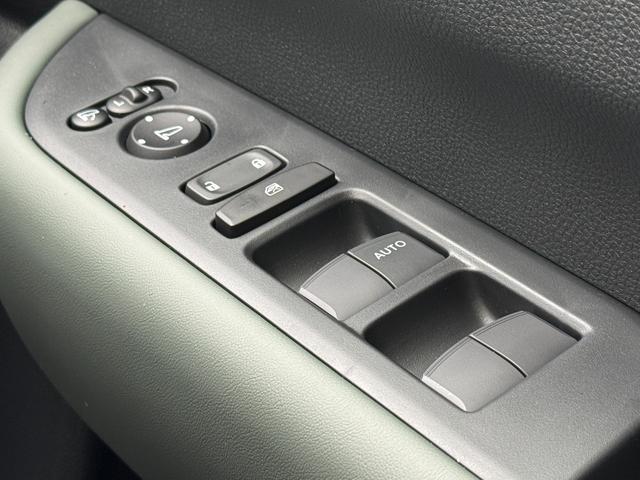 フリード クロスター　純正１５インチアルミホイール　バックカメラ！３列シート！シートヒーター！オートエアコン！衝突軽減！電動パーキング！リアサーキュレーター！ブラインドスポットモニター！（29枚目）