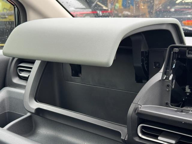 フリード クロスター　純正１５インチアルミホイール　バックカメラ！３列シート！シートヒーター！オートエアコン！衝突軽減！電動パーキング！リアサーキュレーター！ブラインドスポットモニター！（55枚目）