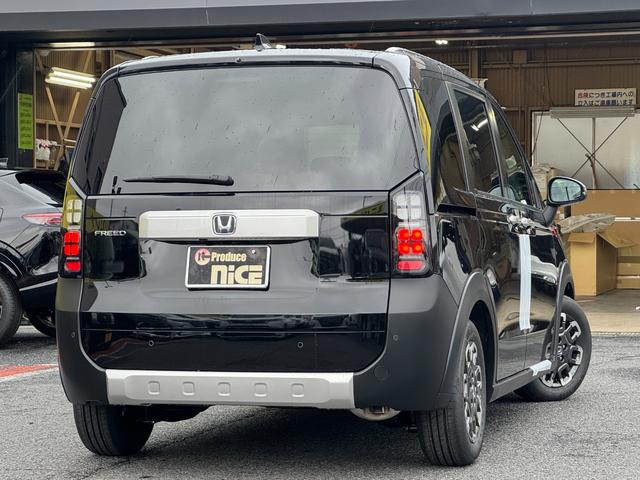 フリード クロスター　純正１５インチアルミホイール　バックカメラ！３列シート！シートヒーター！オートエアコン！衝突軽減！電動パーキング！リアサーキュレーター！ブラインドスポットモニター！（65枚目）