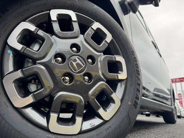 フリード クロスター　純正１５インチアルミホイール　バックカメラ！３列シート！シートヒーター！オートエアコン！衝突軽減！電動パーキング！リアサーキュレーター！ブラインドスポットモニター！（72枚目）