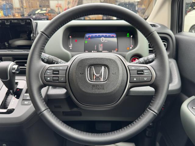 フリード クロスター　純正１５インチアルミホイール　バックカメラ！３列シート！シートヒーター！オートエアコン！衝突軽減！電動パーキング！リアサーキュレーター！ブラインドスポットモニター！（73枚目）