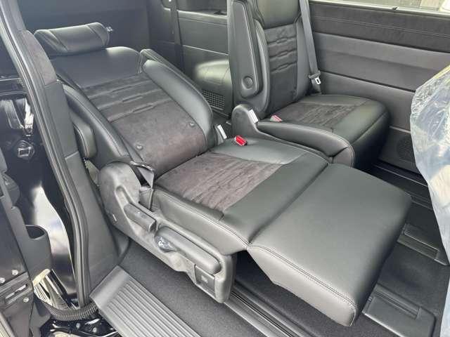 ステップワゴン ｅＨＥＶスパーダプレミアムラインブラックエディション　純正１７インチアルミ！両側電動スライド！１列目２列目シートヒーター！Ｗオートエアコン！ホンダセンシング！ＢＳＭ！電子パーキング！パワーバックドア！シートバックテーブル！オットマン！（42枚目）