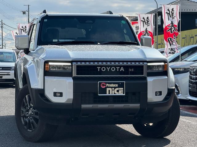 �T�C�h���[���ƃN���X�����o�[�̈ꕔ�ɁA���E�ގ��̈قȂ�|�����[�U�[�n�ڂŐڍ����A���x�A�������ƌy�ʉ���B�����A�I�t���[�h�E�I�����[�h�ł̑��s���\�ƈ��S���\�����コ���Ă��܂��B