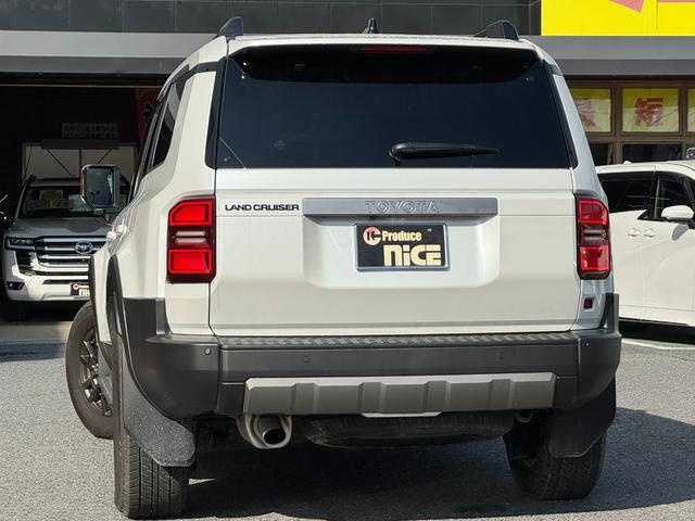 �t�����g��ʕ\�����Ɏԗ����~�����A��ʓ��̃X�C�b�`���������ƂŁA�A���_�[�t���A�r���[�ɐ؂�ւ��ł��܂���ގ��Ɏ�O�ŎB�e���ꂽ�ߋ��̉f