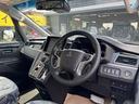 運転席は開放感のある視界で、アイポイントも高いので、女性の方でも運転がすごくしやすいですよ♪