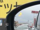 ブラインドスポットモニター!走行中、ドアミラーでは確認しにくい後側方エリアに存在する車両に加えて、隣接する車線の約60m後方までモニターし、急接近してくる車両も検知します。