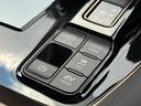 電動パーキングブレーキシフトレバーを「P」ポジションに入れると自動で作動し、ブレーキを踏みながら「D」ポジションなど「P」ポジション以外にシフトすると解除されるオート機能付です。