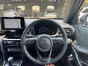 運転時の視界周辺の見やすい位置にメーターやディスプレーをレイアウト。スイッチ類は着座姿勢を崩さず自然に手が届く位置に配置され視線や動作の流れを断ち切らない、ストレスフリーで美しい運転動作を可能にします