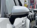 ブラインドスポットモニター!走行中、ドアミラーでは確認しにくい後側方エリアに存在する車両に加えて、隣接する車線の約60m後方までモニターし、急接近してくる車両も検知します。