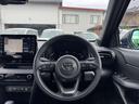 運転時の視界周辺の見やすい位置にメーターやディスプレーをレイアウト。スイッチ類は着座姿勢を崩さず自然に手が届く位置に配置され視線や動作の流れを断ち切らない、ストレスフリーで美しい運転動作を可能にします