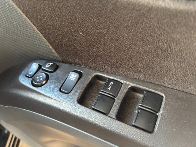 デリカD:2 S 両側電動スライドドア/社外ナビ/ワンセグ/ETC/MD/オートライト/スマートキー/HIDヘッドライト/パワステ/純正14AW/フロントフォグライト(48枚目)