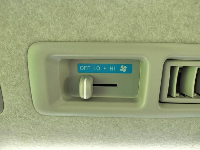 ハイエースワゴン GL ロング ミドルルーフ/プリクラッシュセーフティ/電動スライドドア/デジタルインナーミラー/LEDヘッドライト/新車保証書付/走行36km/パーキングサポートブレーキ/100Vコンセント(61枚目)