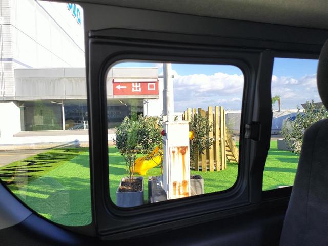 ハイエースワゴン GL ロング ミドルルーフ/プリクラッシュセーフティ/電動スライドドア/デジタルインナーミラー/LEDヘッドライト/新車保証書付/走行36km/パーキングサポートブレーキ/100Vコンセント(64枚目)