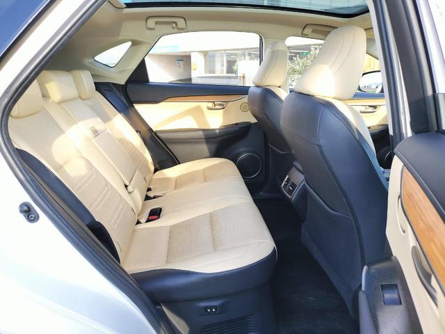 NX NX200t バージョンL 衝突軽減ブレーキ/サンルーフ/3眼LEDヘッドライト/レザーシート/パワーバックドア/フルセグナビ/Bカメラ/レーダークルコン/パーキングセンサー/ETC/ステアリングヒーター(62枚目)