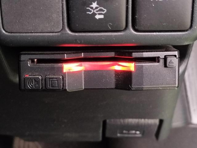 アクア Ｓ　衝突軽減ブレーキ／車線逸脱警報／ＥＴＣ／キーレス／オートハイビーム／社外オーディオ／横滑り防止装置／電格ミラー／全席ＰＷ／オートエアコン／ステリモ（9枚目）