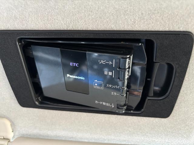 プレマシー ２０Ｓ　プレステージスタイルＩＩ　特別仕様／両側電動スライド／ナビ／ＥＴＣ／Ｂカメラ／フルセグ／スマートキー／ＬＥＤウインカーミラー／Ｂｌｕｅｔｏｏｔｈ／ローダウン／ＨＩＤヘッド／フロントフォグランプ／純正１７ＡＷ（12枚目）