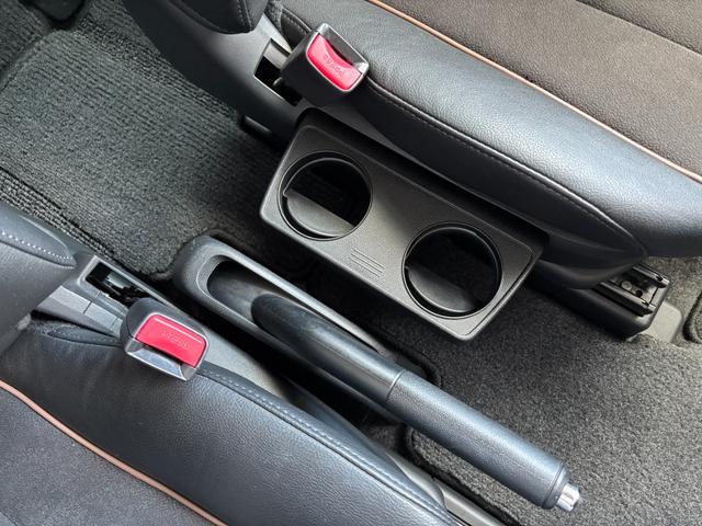 プレマシー ２０Ｓ　プレステージスタイルＩＩ　特別仕様／両側電動スライド／ナビ／ＥＴＣ／Ｂカメラ／フルセグ／スマートキー／ＬＥＤウインカーミラー／Ｂｌｕｅｔｏｏｔｈ／ローダウン／ＨＩＤヘッド／フロントフォグランプ／純正１７ＡＷ（48枚目）