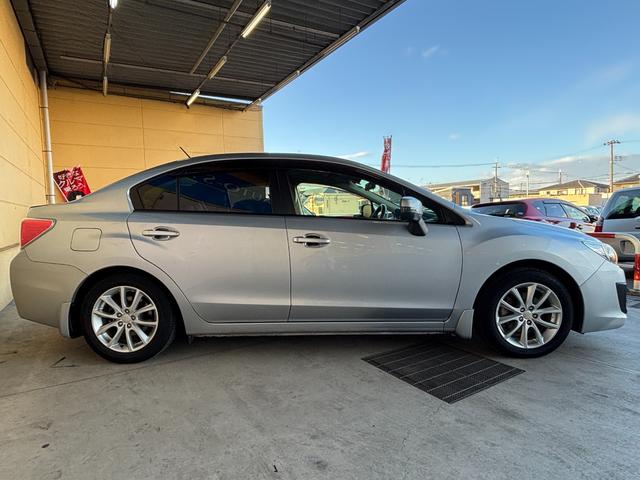 インプレッサG4 2.0iアイサイト 革シート/純正ナビ/Bカメラ/ETC/クルーズコントロール/シートヒーター/パワーシート/フルセグ/スマートキー/パワステ/Bluetooth接続/HIDヘッド/フロントフォグランプ/純正16AW(13枚目)