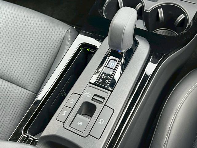 プリウス Ｚ　衝突軽減ブレーキ／レーダークルコン／革シート／シートヒーター／シートクーラー／１２．３インチ純正ナビ／全方位カメラ／ＬＥＤヘッドライト／パワーゲート／ＥＴＣ／スマートキー／プッシュスタート／（35枚目）