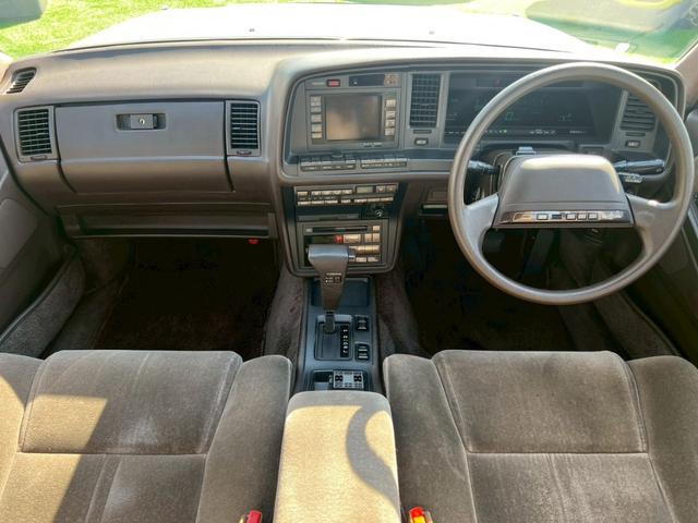 クラウン 　パワーシート／クルーズコントロール／純正アルミホイール／オートライト／集中ドアロック／電格ミラー／パワステ／パワーウインドウ／オートエアコン（6枚目）