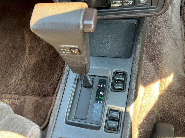 クラウン 　パワーシート／クルーズコントロール／純正アルミホイール／オートライト／集中ドアロック／電格ミラー／パワステ／パワーウインドウ／オートエアコン（33枚目）