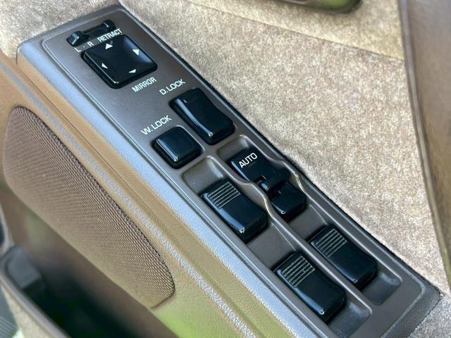 クラウン 　パワーシート／クルーズコントロール／純正アルミホイール／オートライト／集中ドアロック／電格ミラー／パワステ／パワーウインドウ／オートエアコン（39枚目）