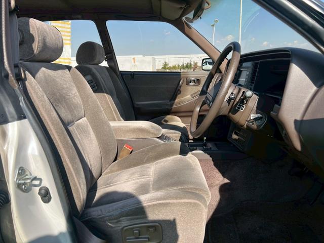 クラウン 　パワーシート／クルーズコントロール／純正アルミホイール／オートライト／集中ドアロック／電格ミラー／パワステ／パワーウインドウ／オートエアコン（41枚目）